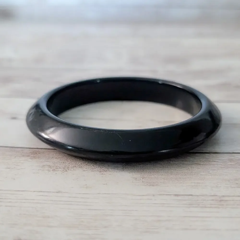 Vintage Bracelet - Black with Center Raised Crease Design 8.25